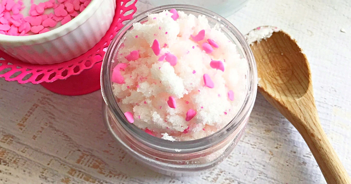 Finished vanilla sugar scrub with pink hearts in an 8 ounce glass mason jar