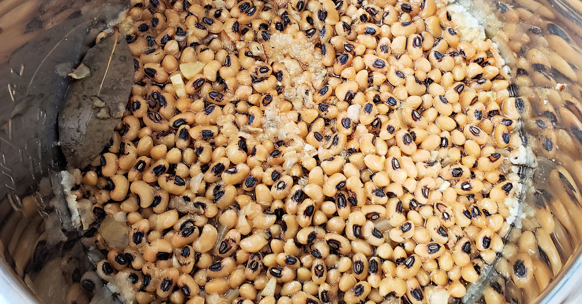 Black eyed peas cooked in Instant Pot.